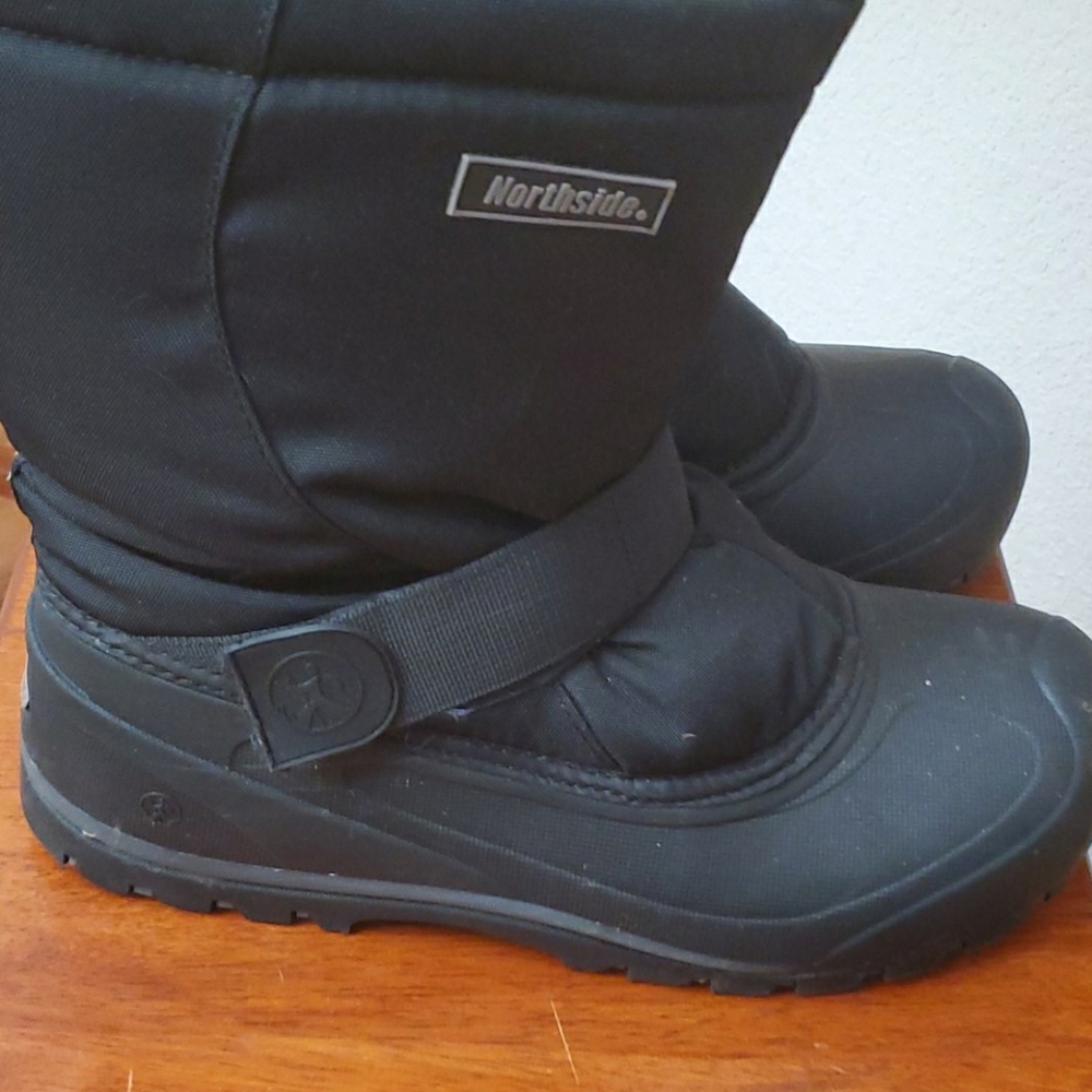 Size 11 Northside snow boots
